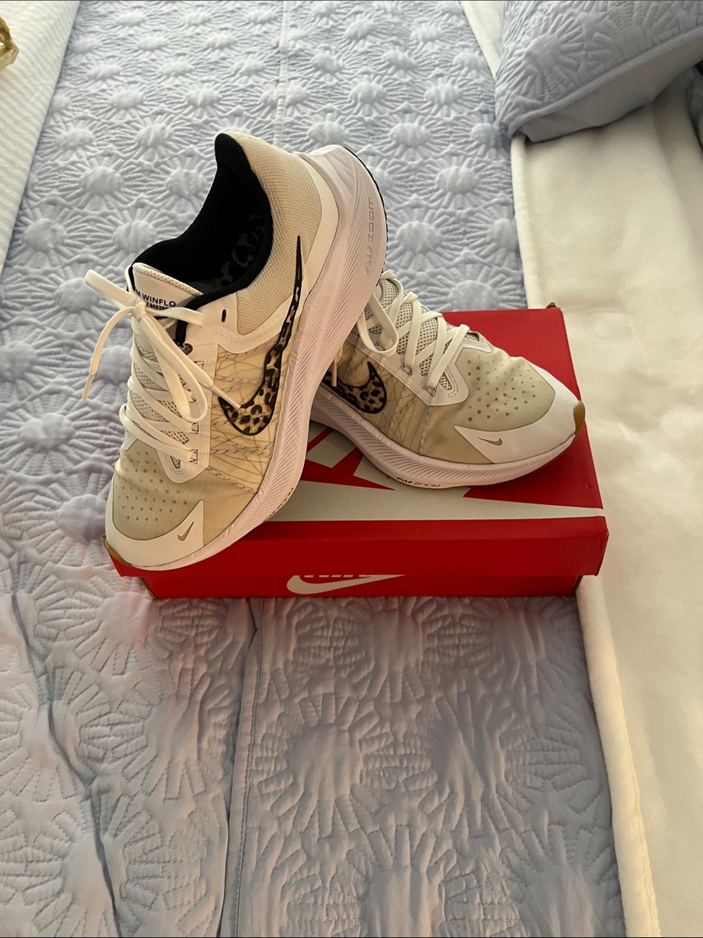 Nike Women’s zoom win Flo Running Shoes with Leopard Swoosh
